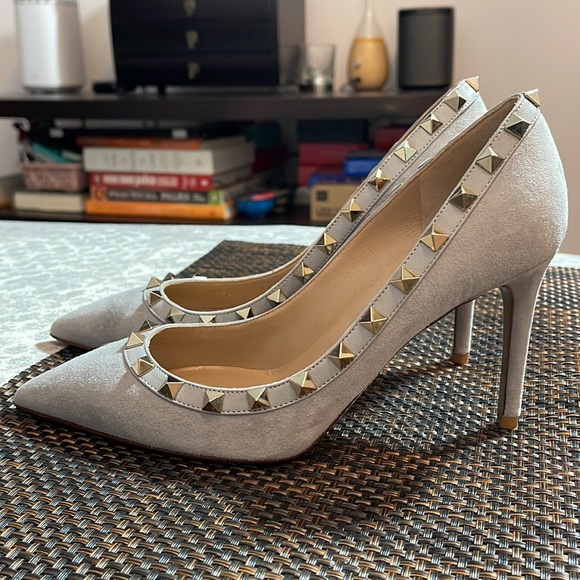 Brand New Grey suede Rockstud Valentino pumps 3.25” heel - Picture 3 of 7